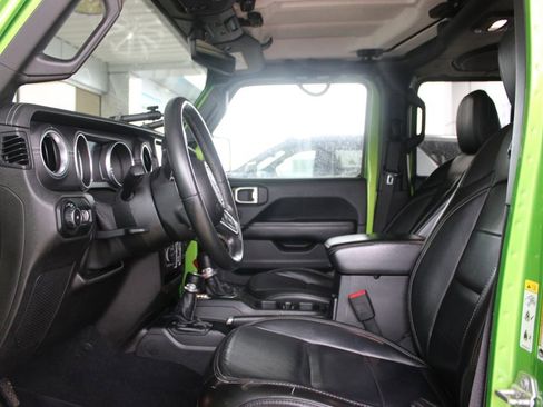 Used 2018 Jeep Wrangler Unlimited Sahara AWD/4WD image 21