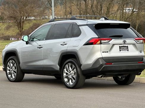 Used 2023 Toyota RAV4 XLE Premium AWD/4WD image 5