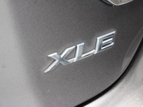 Used 2015 Toyota Camry XLE image 9