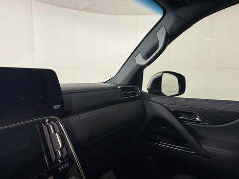 Used 2024 Lexus LX 600 4WD w/ Premium Package image 16