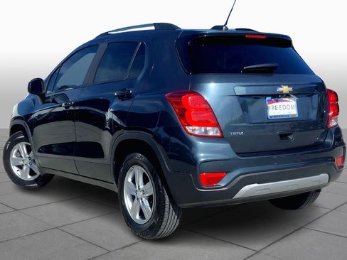 Used 2021 Chevrolet Trax LT w/ LT Convenience Package image 11