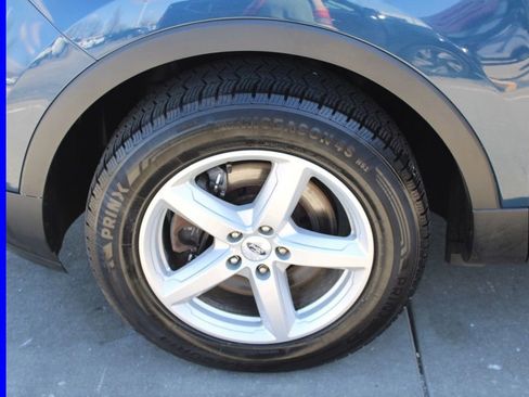 Used 2016 Ford Explorer XLT w/ Equipment Group 202A AWD/4WD image 12