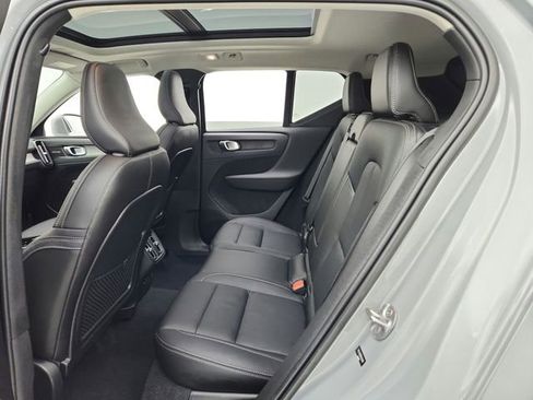 Certified 2024 Volvo XC40 B5 Plus w/ Protection Package Premier image 24