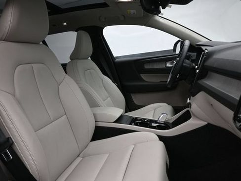 Used 2026 Volvo XC40 B5 Plus AWD/4WD image 33