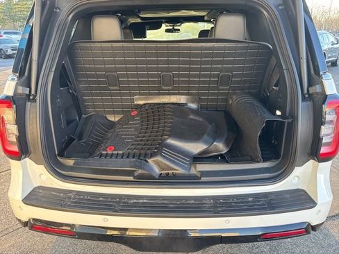 Used 2024 Ford Expedition Limited image 29