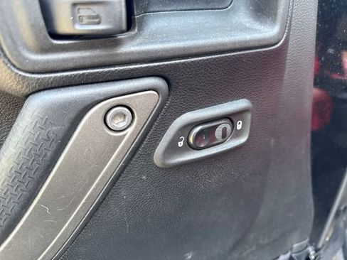 Used 2018 Jeep Wrangler Unlimited Sport S image 24