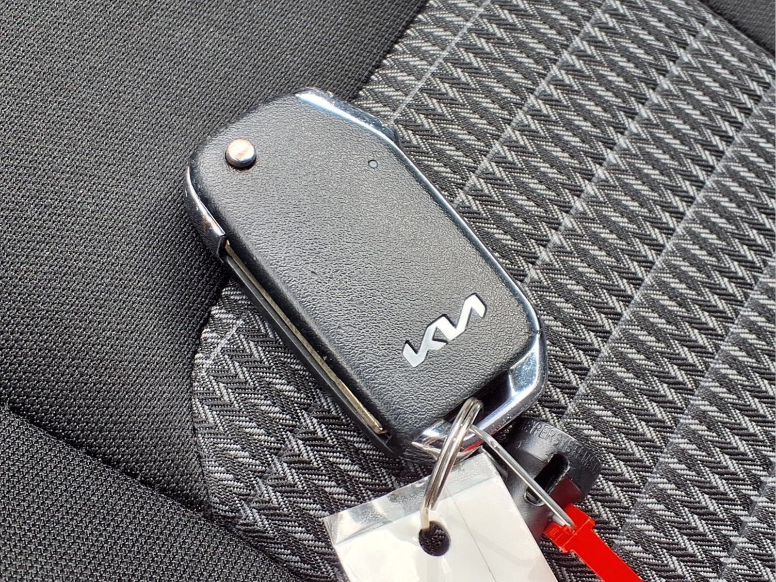 Used 2022 Kia Sorento LX FWD image 25