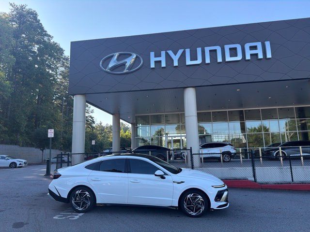 Used 2025 Hyundai Sonata SEL FWD image 1