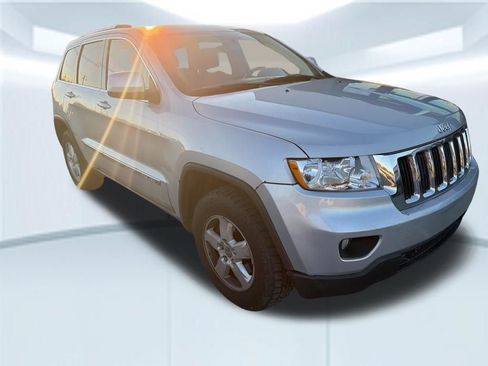 Used 2013 Jeep Grand Cherokee Laredo w/ Laredo E Group image 2