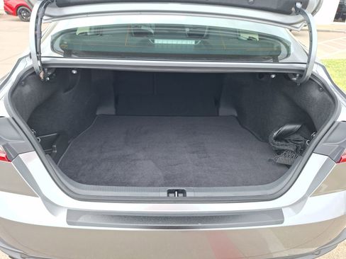 Used 2025 Toyota Camry SE w/ Convenience Package image 36