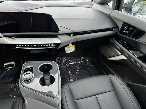 New 2025 Cadillac Optiq Luxury 2 image 18