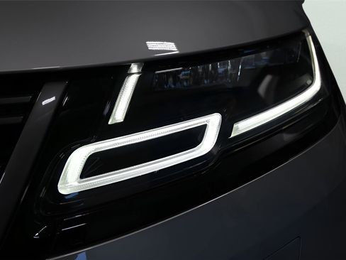 Used 2018 Land Rover Range Rover Velar R-Dynamic SE AWD/4WD image 39