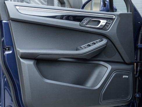 Certified 2026 Porsche Macan AWD/4WD image 18