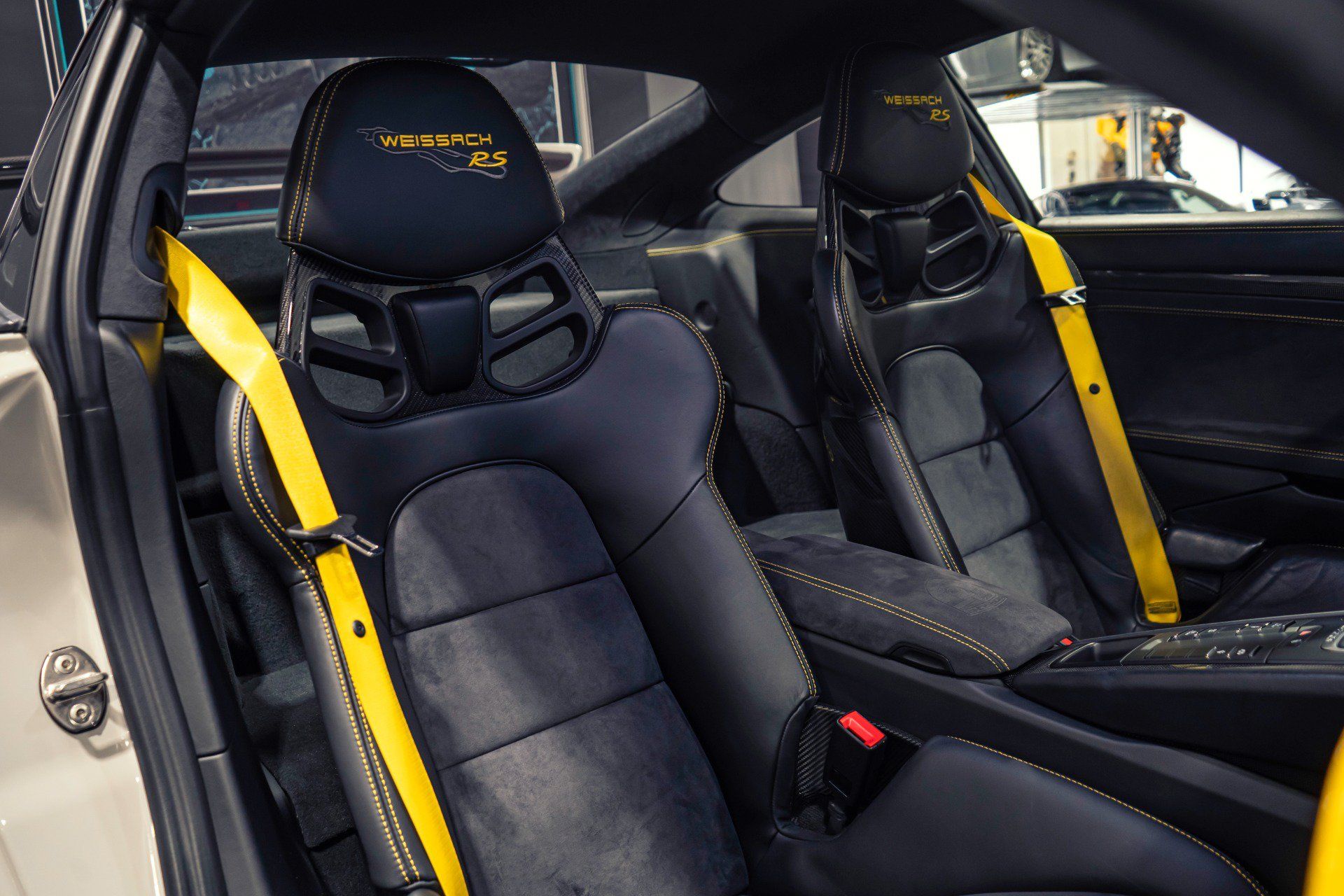 Used 2018 Porsche 911 GT2 RS w/ Weissach Package RWD image 4