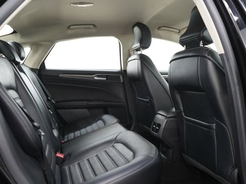 Used 2017 Ford Fusion SE w/ Fusion SE Technology Package image 12