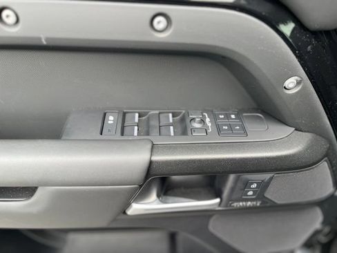 Used 2025 Land Rover Defender 110 V8 AWD/4WD image 18