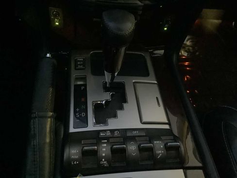 Used 2013 Lexus LX 570 4WD w/ Luxury Pkg image 18