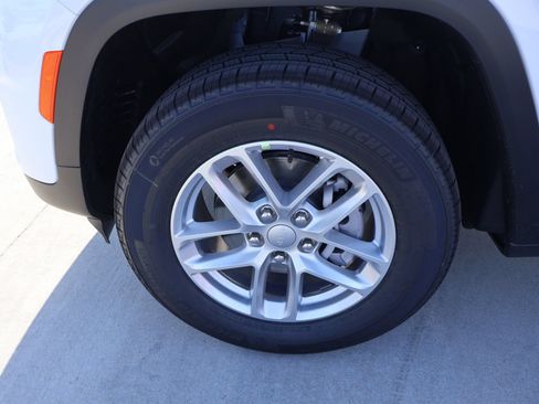 New 2026 Jeep Grand Cherokee Laredo RWD image 16