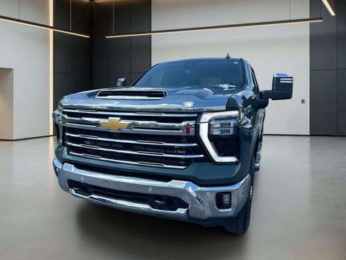 Used 2025 Chevrolet Silverado 2500 LTZ w/ LTZ Premium Package AWD/4WD image 11