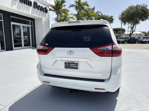Used 2020 Toyota Sienna XLE w/ XLE Navigation Package FWD image 25