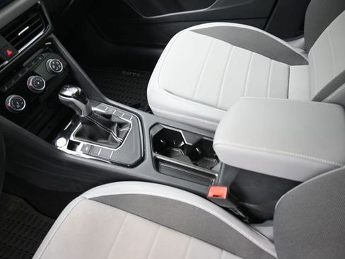 Certified 2023 Volkswagen Taos SE w/ Panoramic Sunroof Package image 31