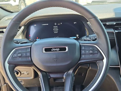 Used 2024 Jeep Grand Cherokee Altitude AWD/4WD image 19