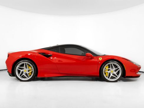 Used 2022 Ferrari F8 Tributo RWD image 10