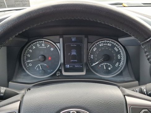 Used 2018 Toyota Tacoma TRD Sport AWD/4WD image 21
