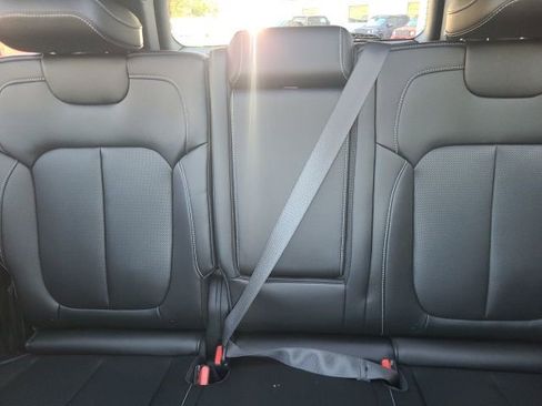 New 2025 Jeep Grand Cherokee Limited w/ Luxury Tech Group II image 18