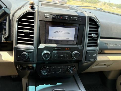 Used 2019 Ford F250 XLT w/ XLT Premium Package AWD/4WD image 16