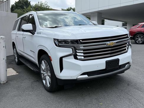 Used 2022 Chevrolet Suburban High Country w/ Max Trailering Package AWD/4WD image 3