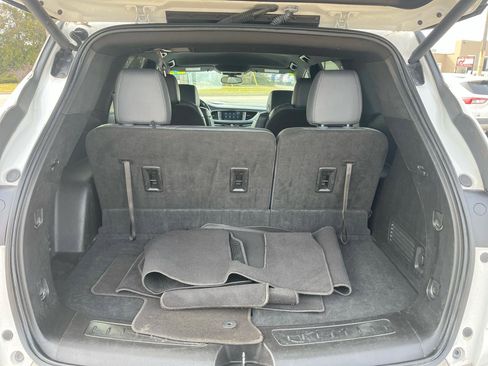 Used 2022 Buick Enclave Essence FWD image 16