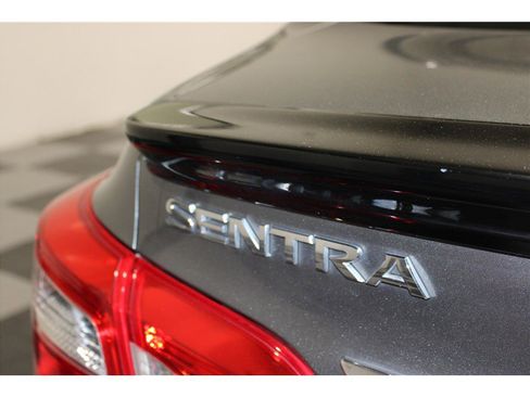 Used 2018 Nissan Sentra S w/ S Midnight Style Package image 17