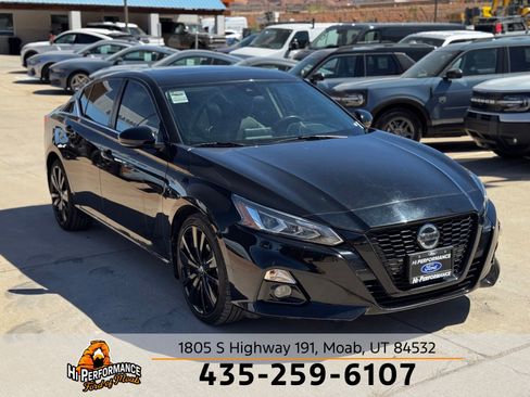 Used 2022 Nissan Altima 2.5 SR w/ Midnight Edition Package AWD/4WD image 3