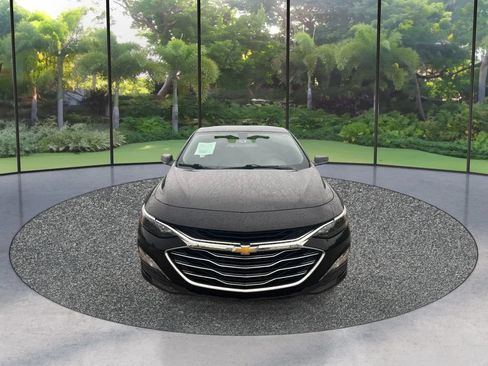 Used 2022 Chevrolet Malibu LT FWD image 2
