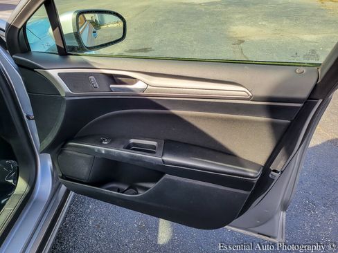 Used 2020 Ford Fusion SE image 33
