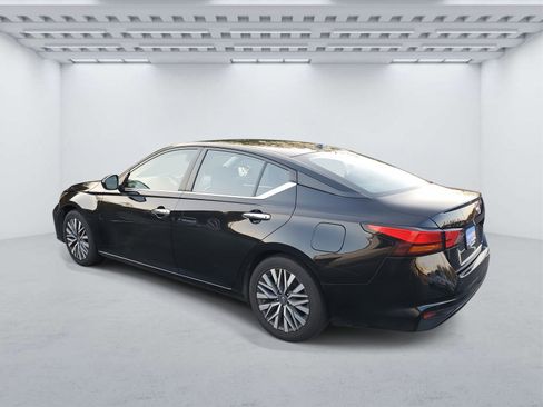 Used 2023 Nissan Altima 2.5 SV image 3