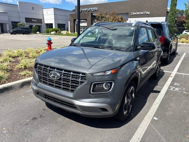 Used 2023 Hyundai Venue Limited w/ Cargo Package FWD image 2