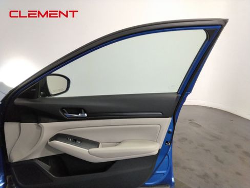 Used 2025 Nissan Altima 2.5 SV image 34