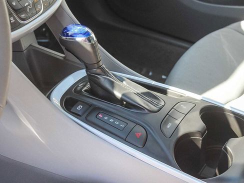 Used 2017 Chevrolet Volt LT w/ Comfort Package image 19