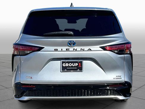Certified 2021 Toyota Sienna XSE image 5