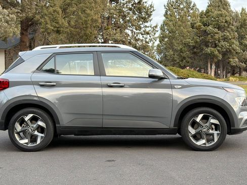 Certified 2023 Hyundai Venue SEL image 3