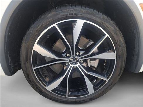 Used 2024 Volkswagen Tiguan SEL R-Line image 16