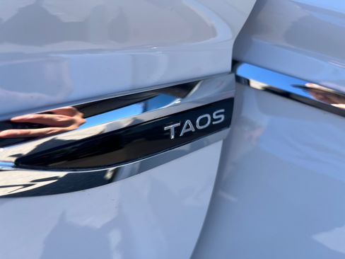 Used 2023 Volkswagen Taos SE w/ Panoramic Sunroof Package FWD image 24