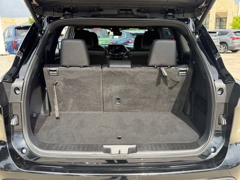 Used 2025 Toyota Highlander XSE AWD/4WD image 26