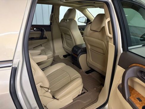 Used 2011 Buick Enclave CXL image 20