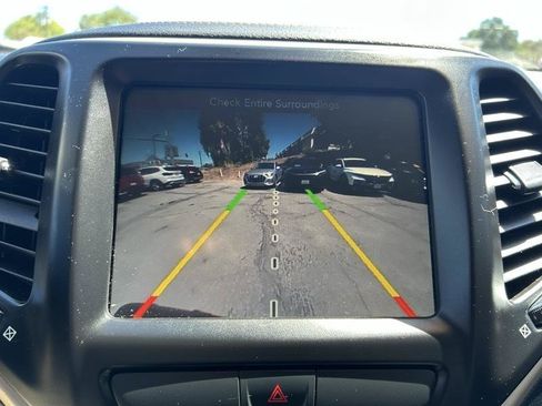 Used 2017 Jeep Cherokee Limited FWD image 15