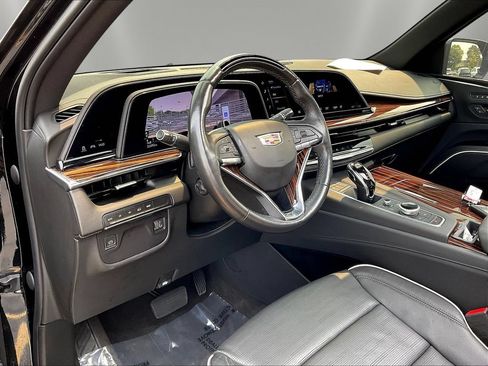 Used 2022 Cadillac Escalade Premium Luxury AWD/4WD image 16