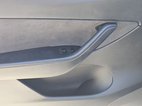 Used 2022 Tesla Model Y Long Range AWD/4WD image 20