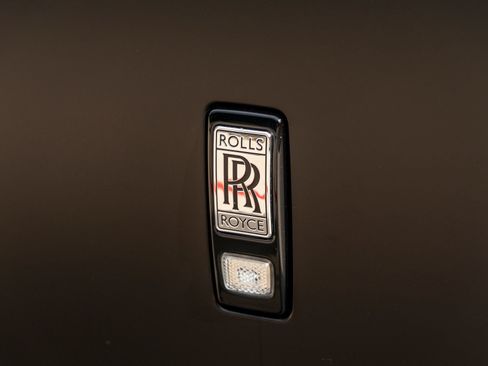 Used 2016 Rolls-Royce Dawn RWD image 17